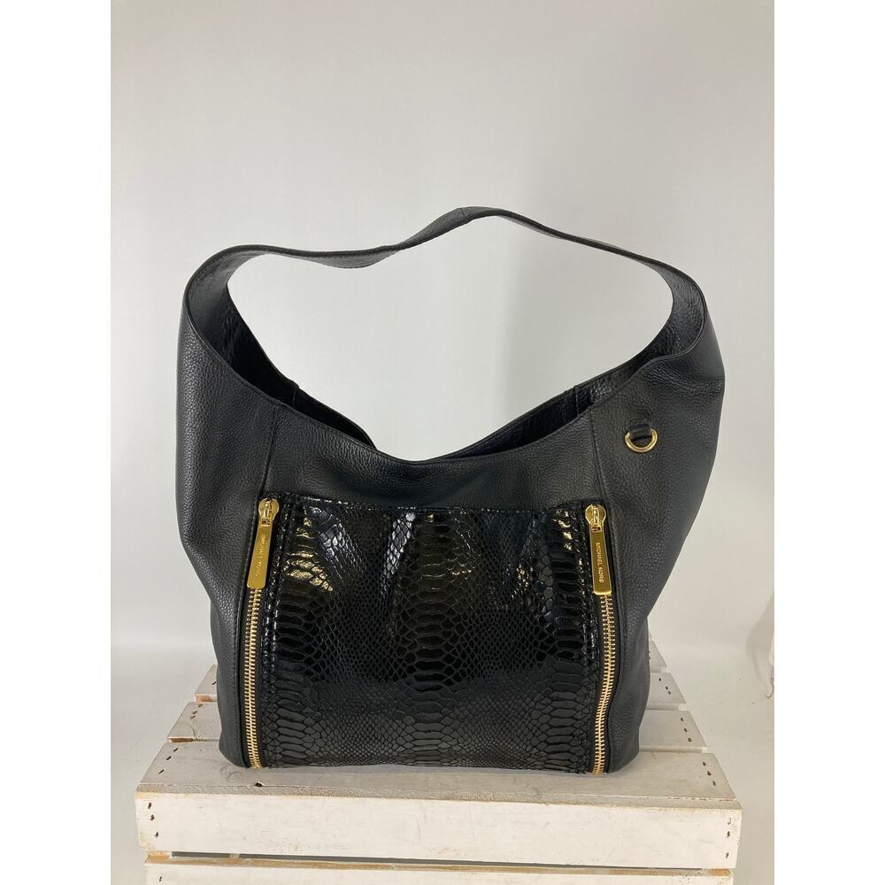 MICHAEL KORS, LARGE BLACK LEATHER ANIMAL PRINT SHOULDER BAG